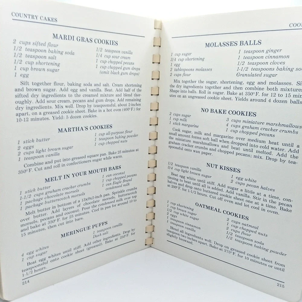 Country‎ Cakes by Bevelyn Blair 1984 Cookbook Columbus GA Pound cakes Galore